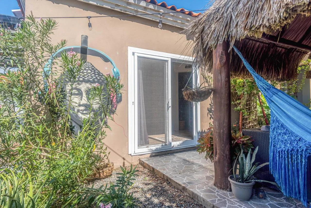Konukevi Lama Y Solo Unique Private Room Walking Distance To The Beach Palm Beach