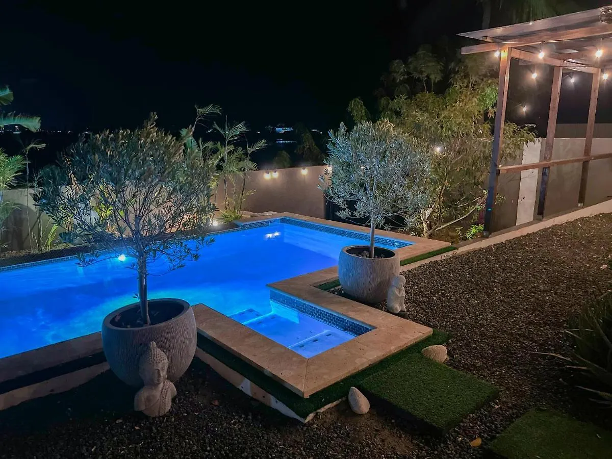 Lama Y Solo Unique Private Room Walking Distance To The Beach Palm Beach