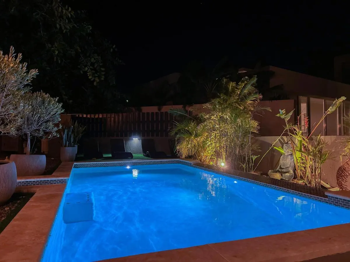 Konukevi Lama Y Solo Unique Private Room Walking Distance To The Beach Palm Beach