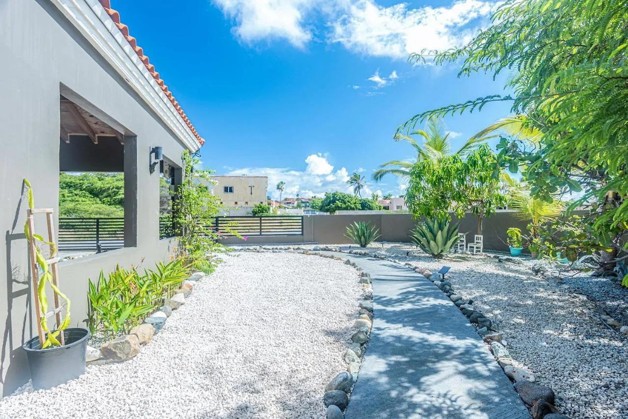 Lama Y Solo Unique Private Room Walking Distance To The Beach Palm Beach