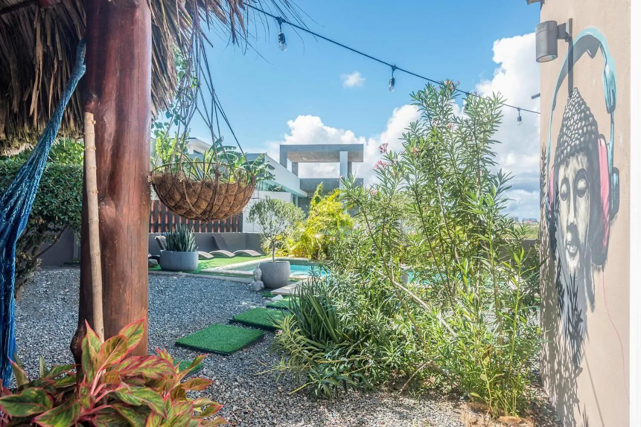 Lama Y Solo Unique Private Room Walking Distance To The Beach Palm Beach